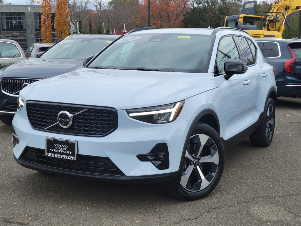 2025 Volvo XC40