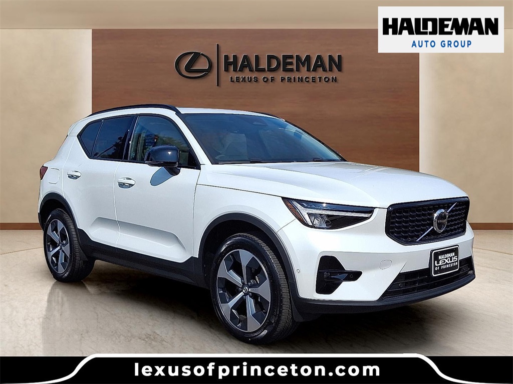 2025 Volvo XC40