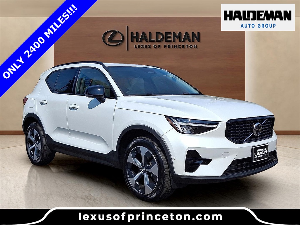 2025 Volvo XC40