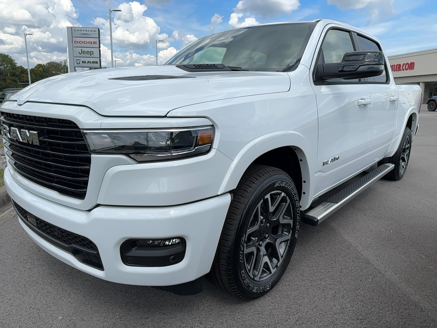 2026 Ram 1500 LARAMIE CREW CAB 4X4 5'7 BOX