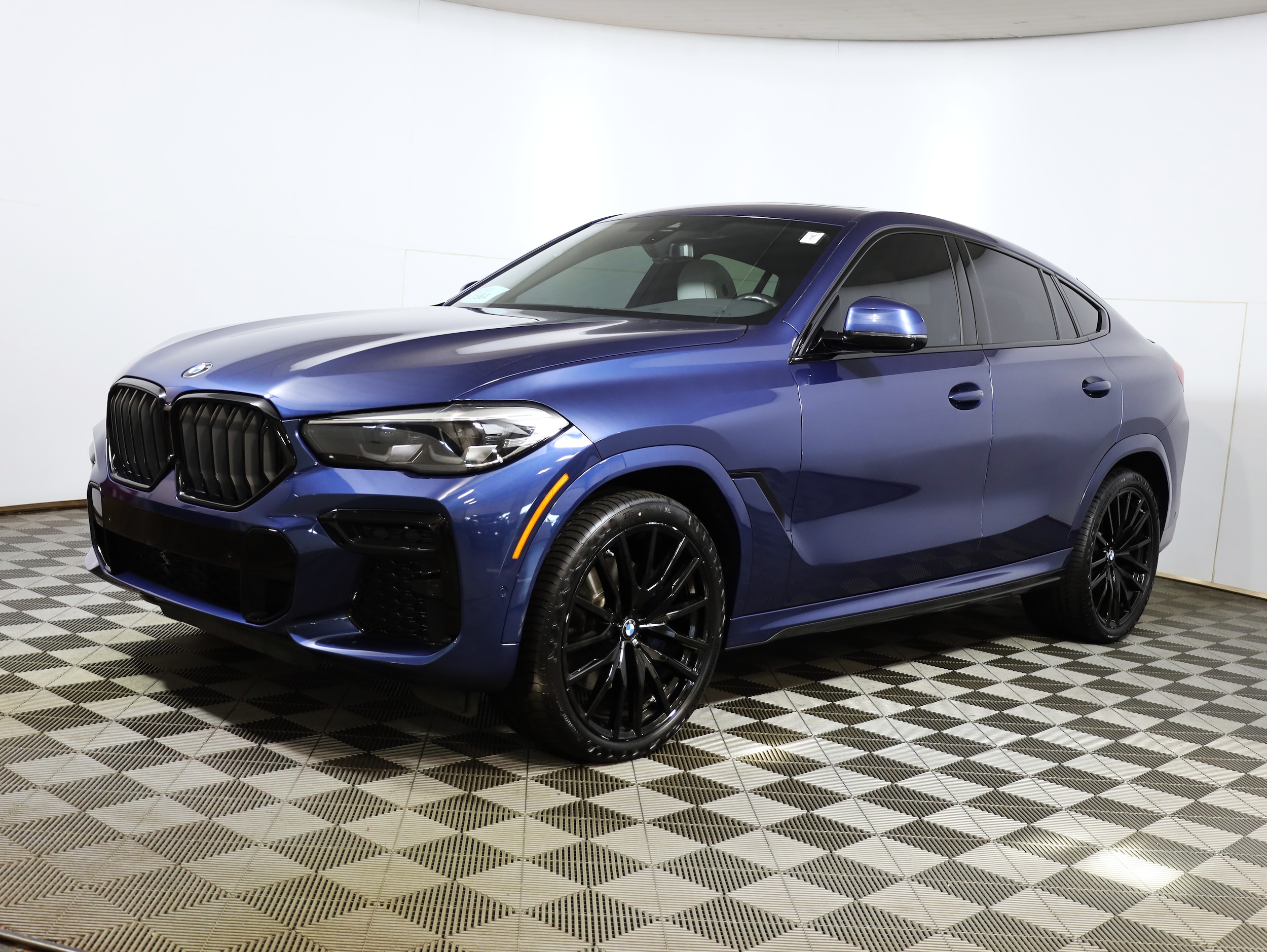 2023 BMW X6