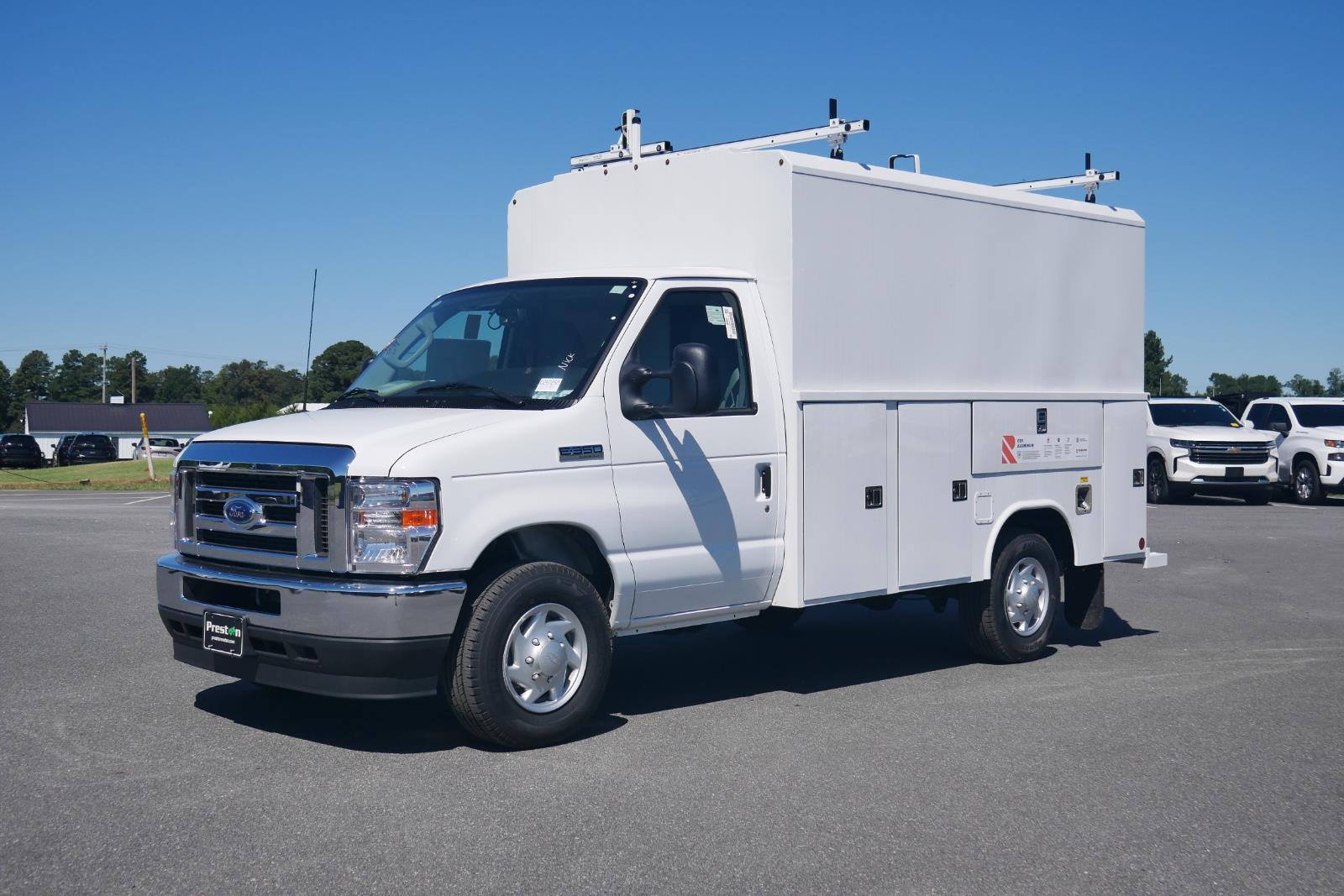 2025 Ford E-Series Cutaway B11' READING ENCLOSED SERVICE BODY, PRIME DESIGN SINGLE DROP DOWN LADDER RACK