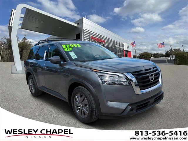 2025 Nissan Pathfinder SV