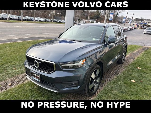 2021 Volvo XC40 Momentum