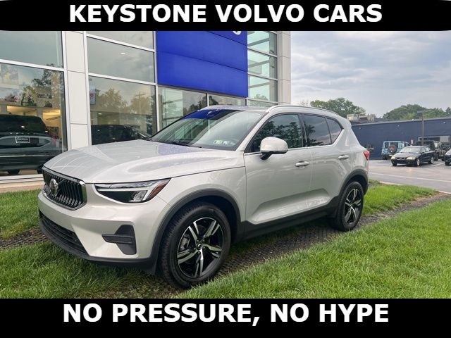 2025 Volvo XC40