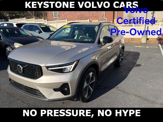2024 Volvo XC40 Plus Dark Theme