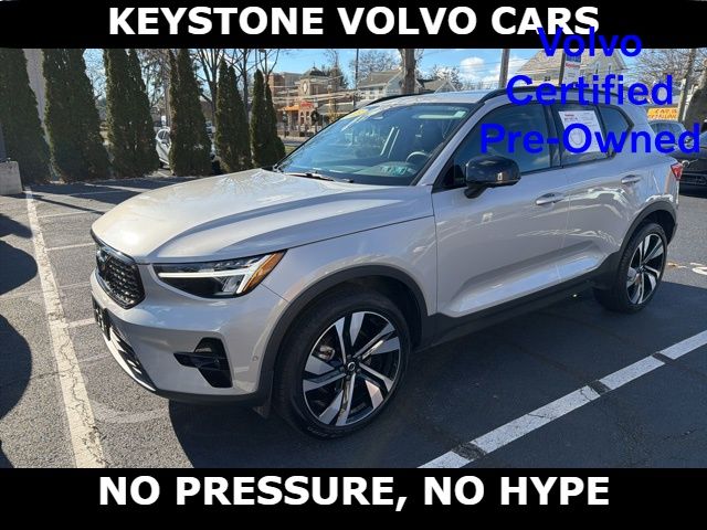 2025 Volvo XC40 Plus Dark Theme