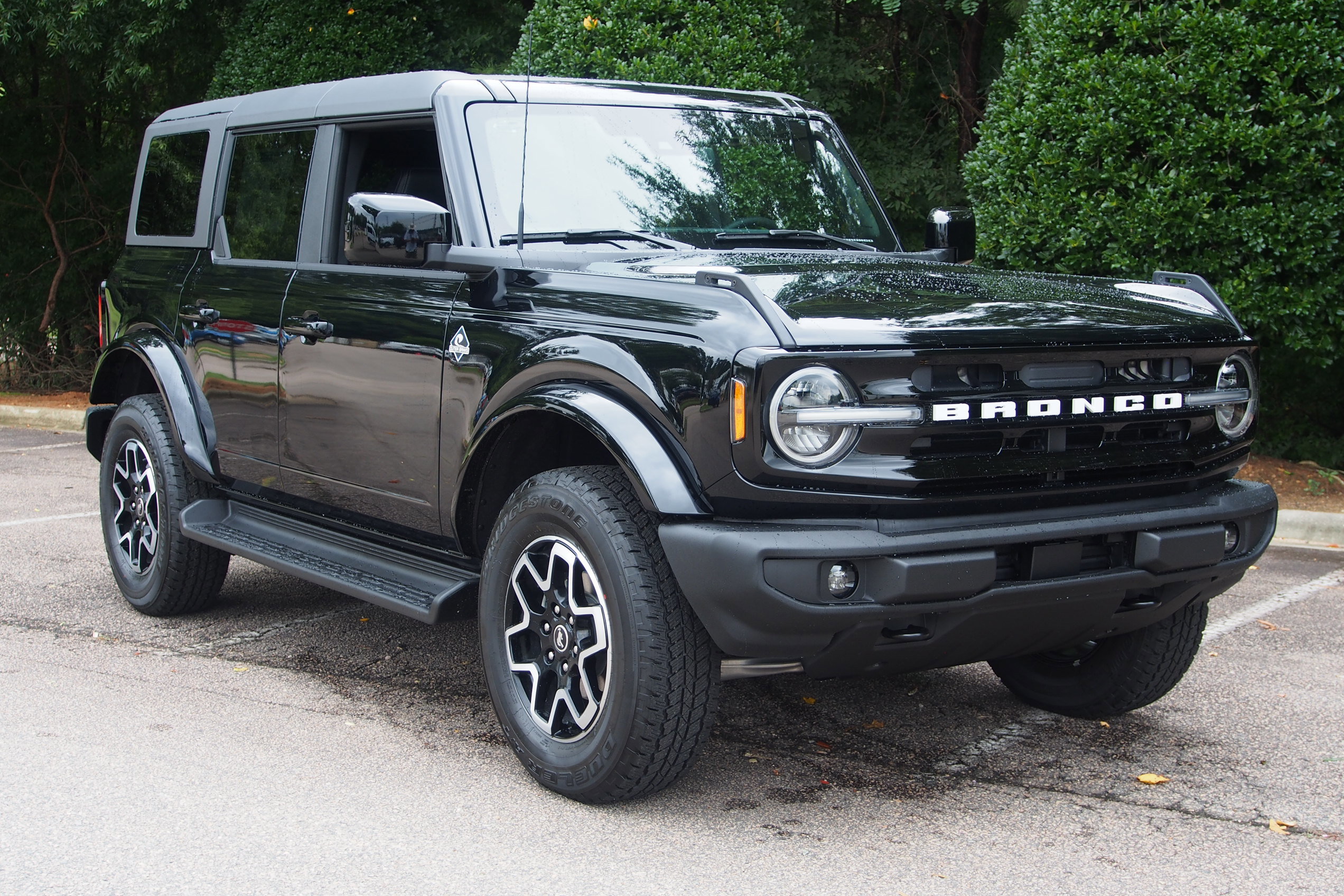 2025 Ford Bronco Outer Banks - Crossroads Courtesy Demo