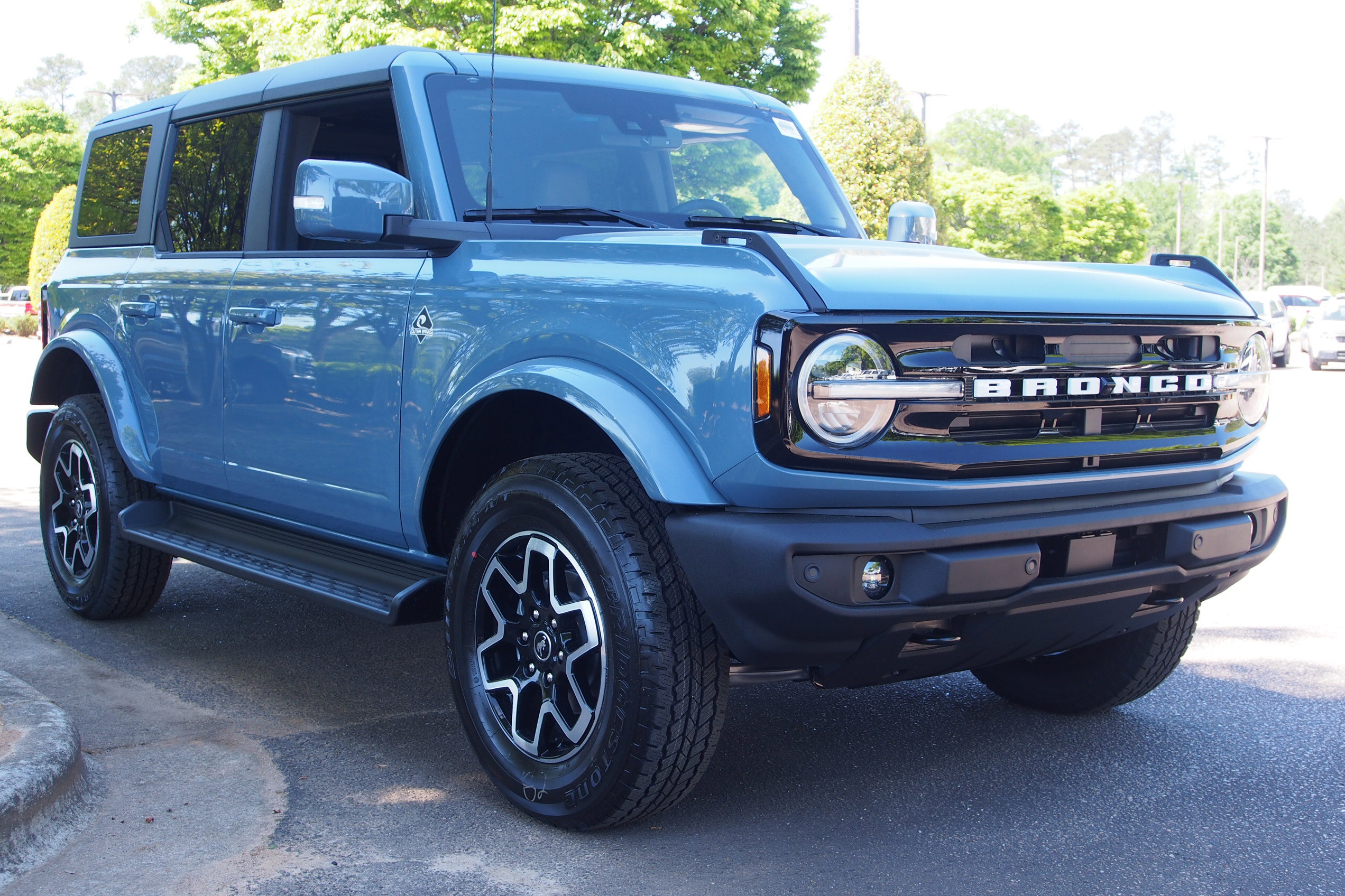 2025 Ford Bronco Outer Banks - Crossroads Courtesy Demo
