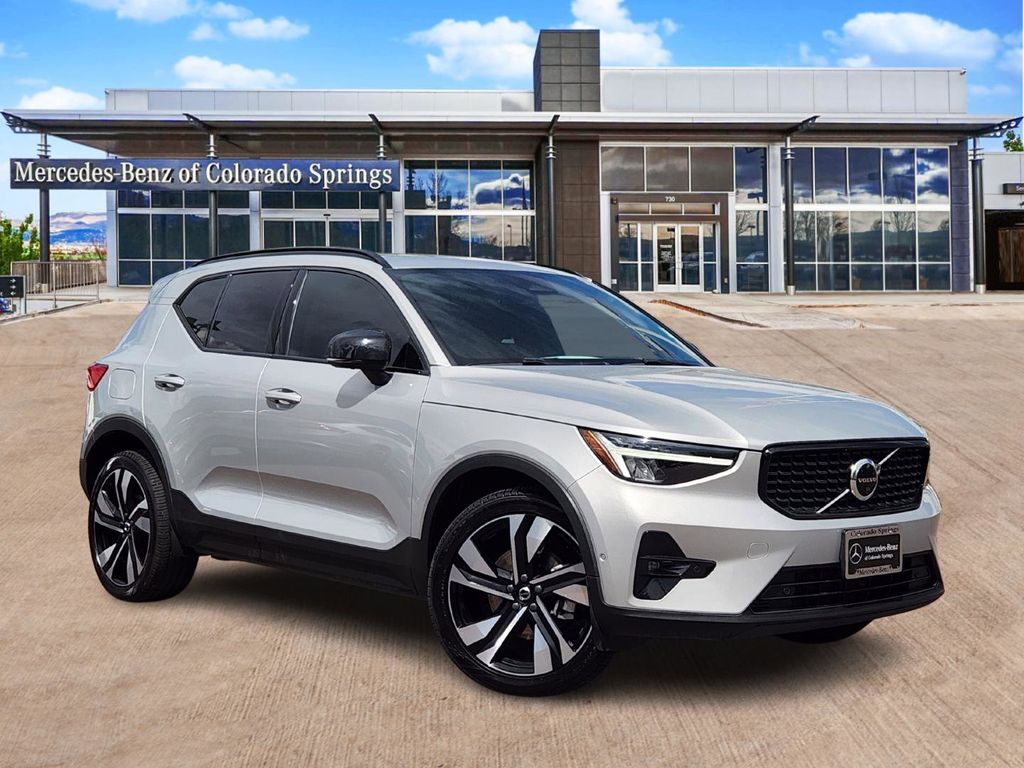 2023 Volvo XC40