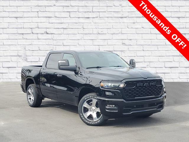 2026 Ram 1500 RAM 1500 EXPRESS CREW CAB 4X4 5'7' BOX