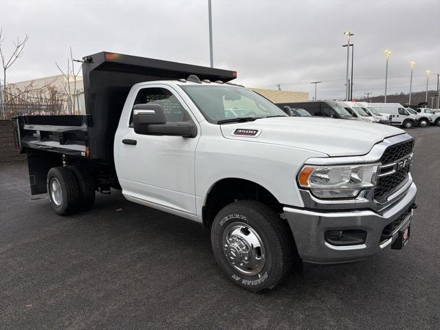 2024 Ram 3500 Chassis Cab RAM 3500 TRADESMAN CHASSIS REGULAR CAB 4X4 60' CA
