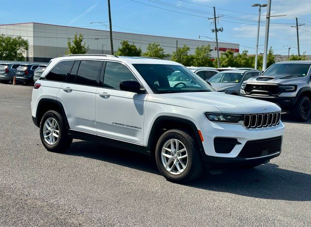 Bright White Clearcoat 2024 Jeep Grand Cherokee Laredo X RWD SUV / Crossover 4X2 Automatic