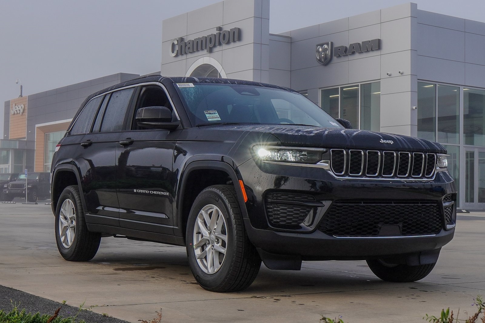 2025 Jeep Grand Cherokee Laredo