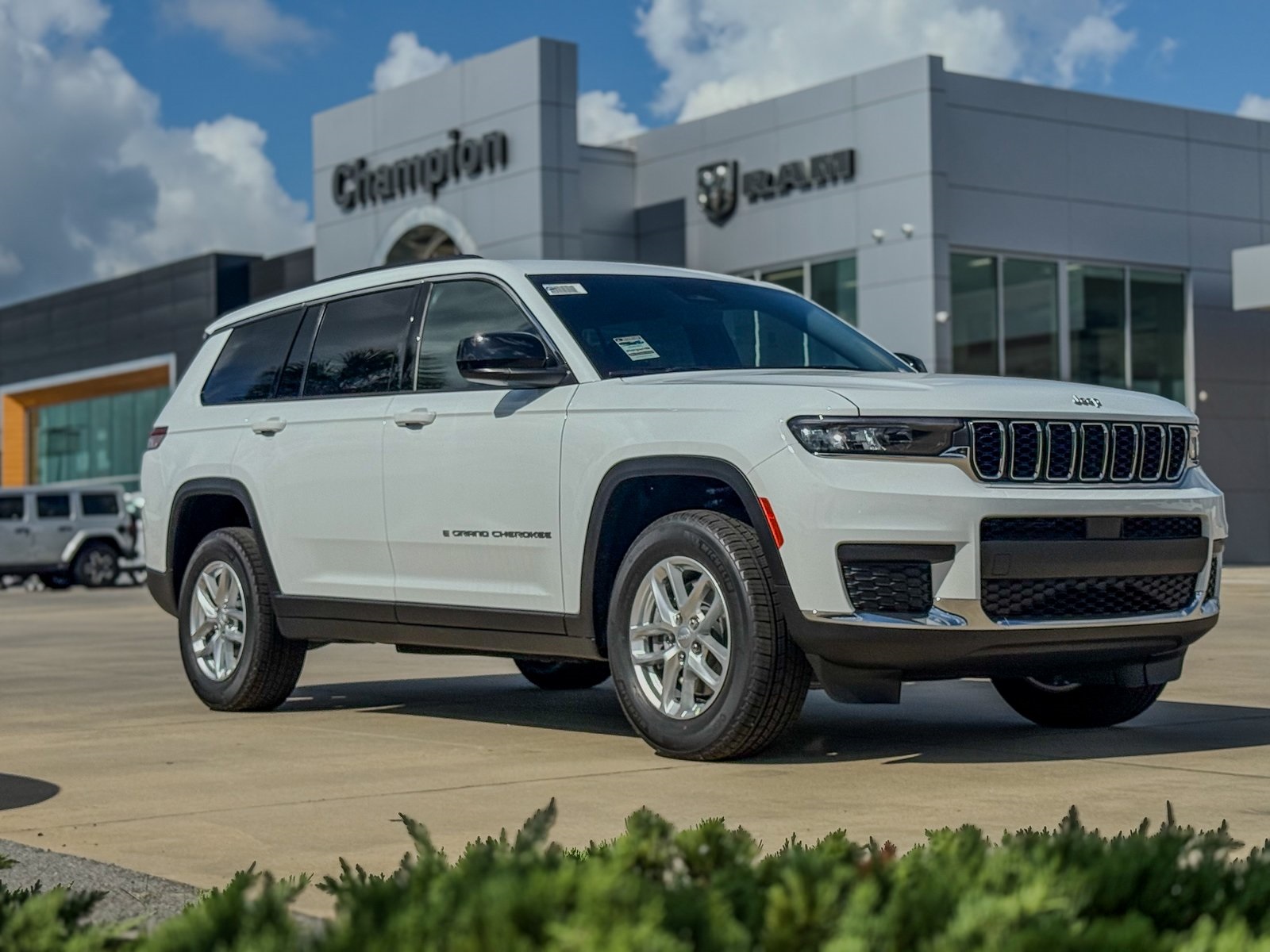 2025 Jeep Grand Cherokee L Laredo