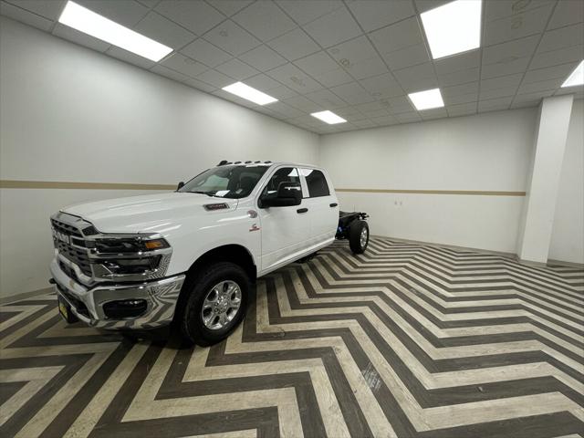 2025 Ram 3500 Chassis Cab RAM 3500 TRADESMAN CREW CAB CHASSIS 4X4 60' CA