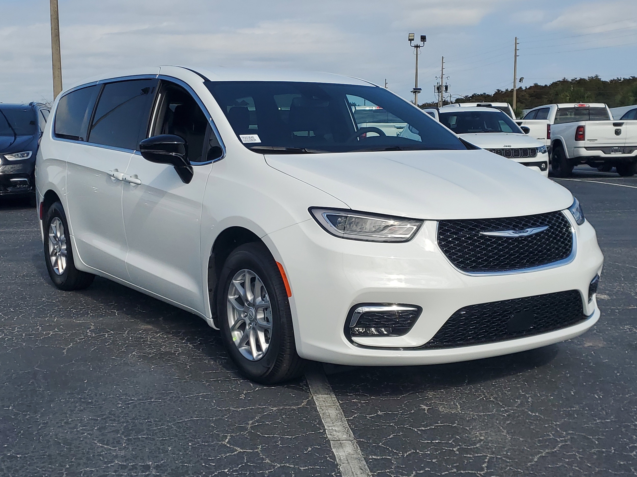 2026 Chrysler Pacifica Select