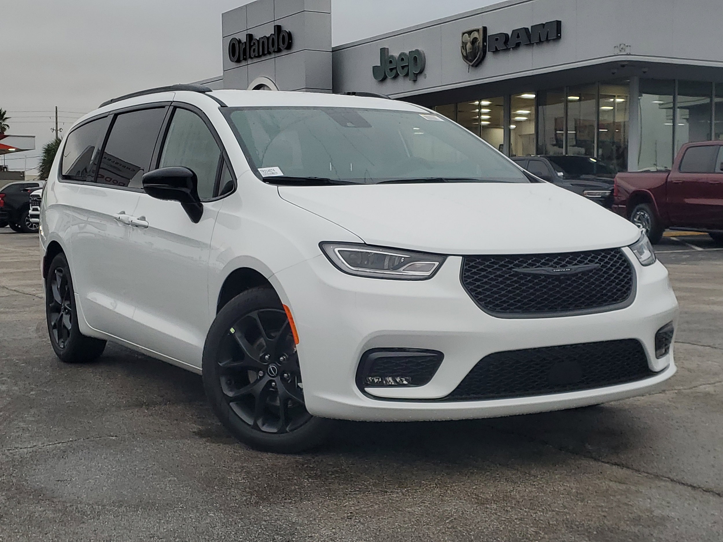 2026 Chrysler Pacifica Select