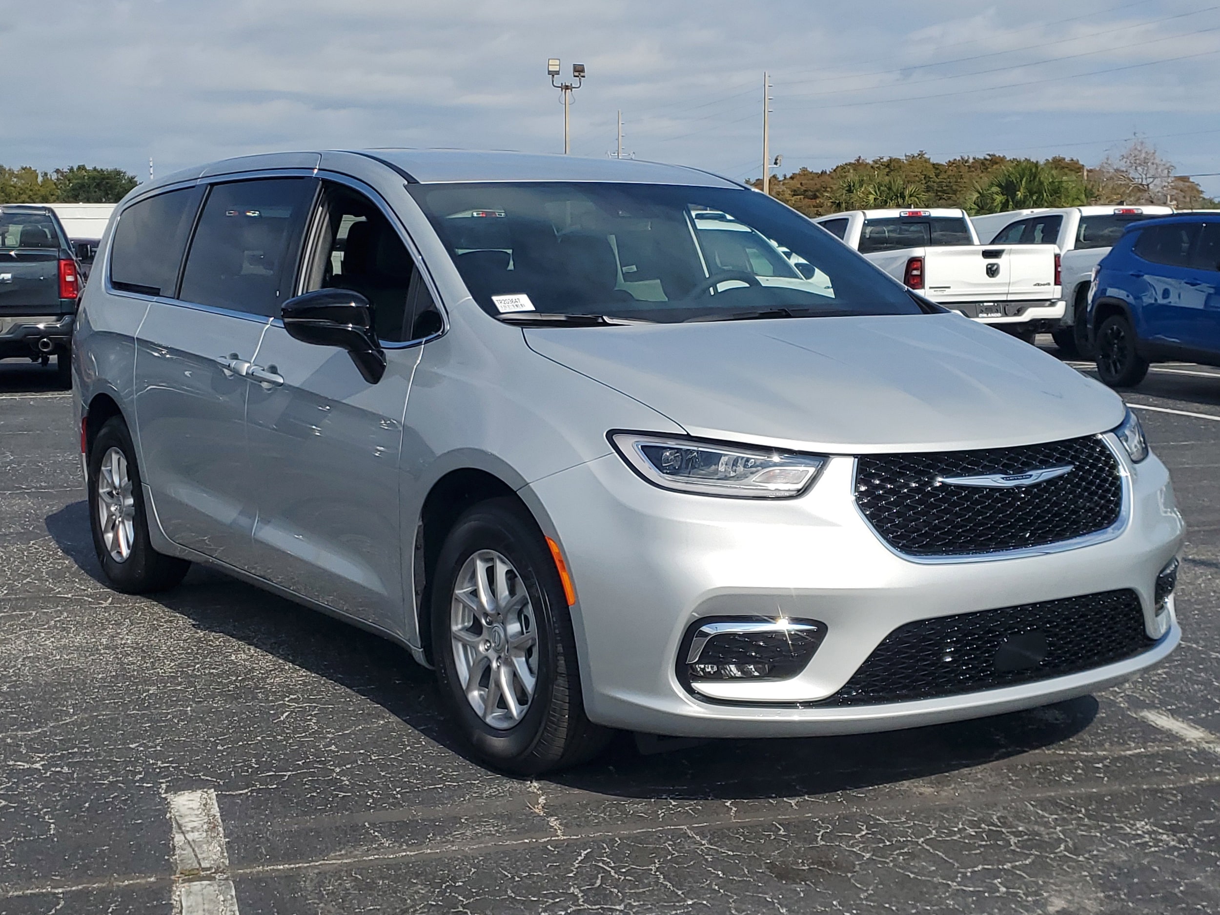 2026 Chrysler Pacifica Select