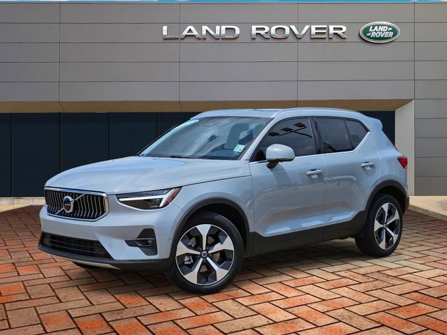 2025 Volvo XC40