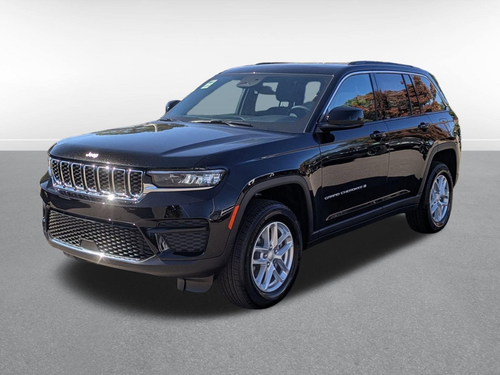2025 Jeep Grand Cherokee LAREDO X 4X4