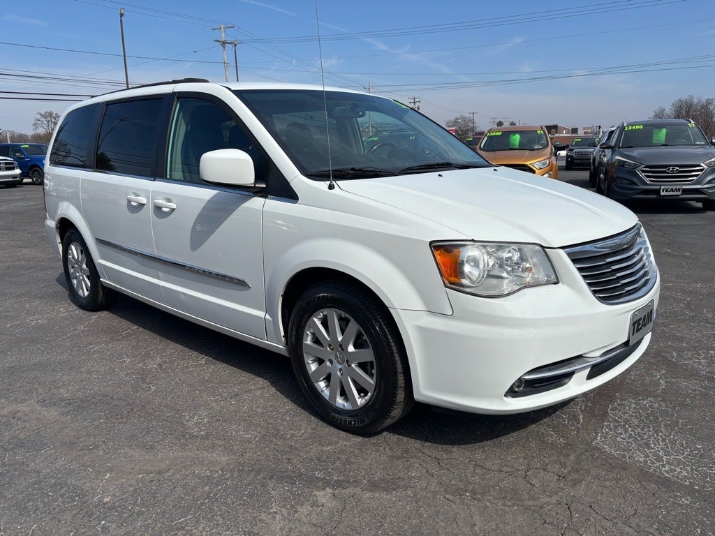 2016 Chrysler Town & Country Touring