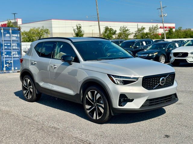 2025 Volvo XC40