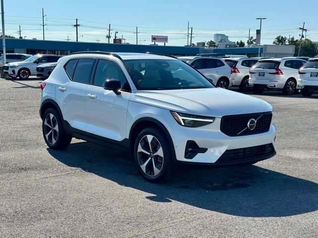 2025 Volvo XC40