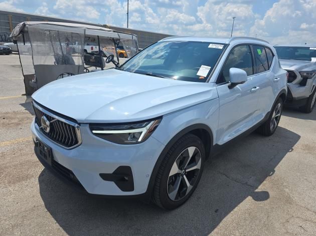 2025 Volvo XC40