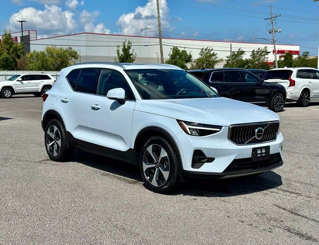 2025 Volvo XC40