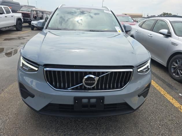 2025 Volvo XC40