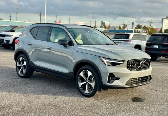 2026 Volvo XC40 B4 Plus
