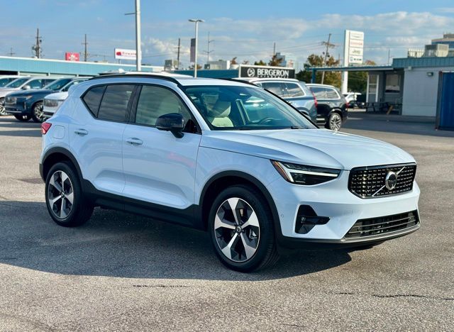 2026 Volvo XC40