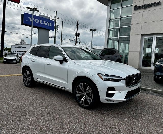 Crystal White Metallic 2023 Volvo XC60 B5 Plus Bright Theme FWD SUV / Crossover Front-Wheel Drive Automatic