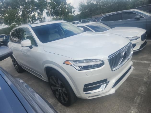 2024 Volvo XC90 B5 Plus
