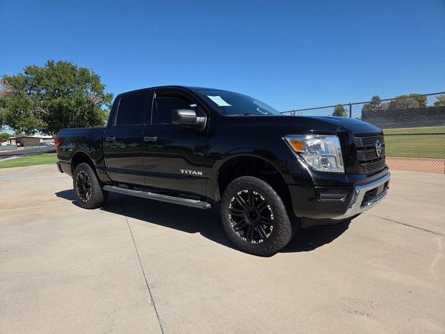 2022 Nissan Titan SV