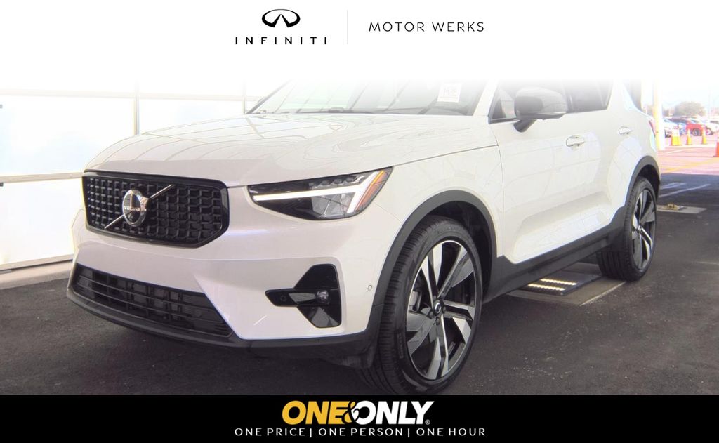 2025 Volvo XC40