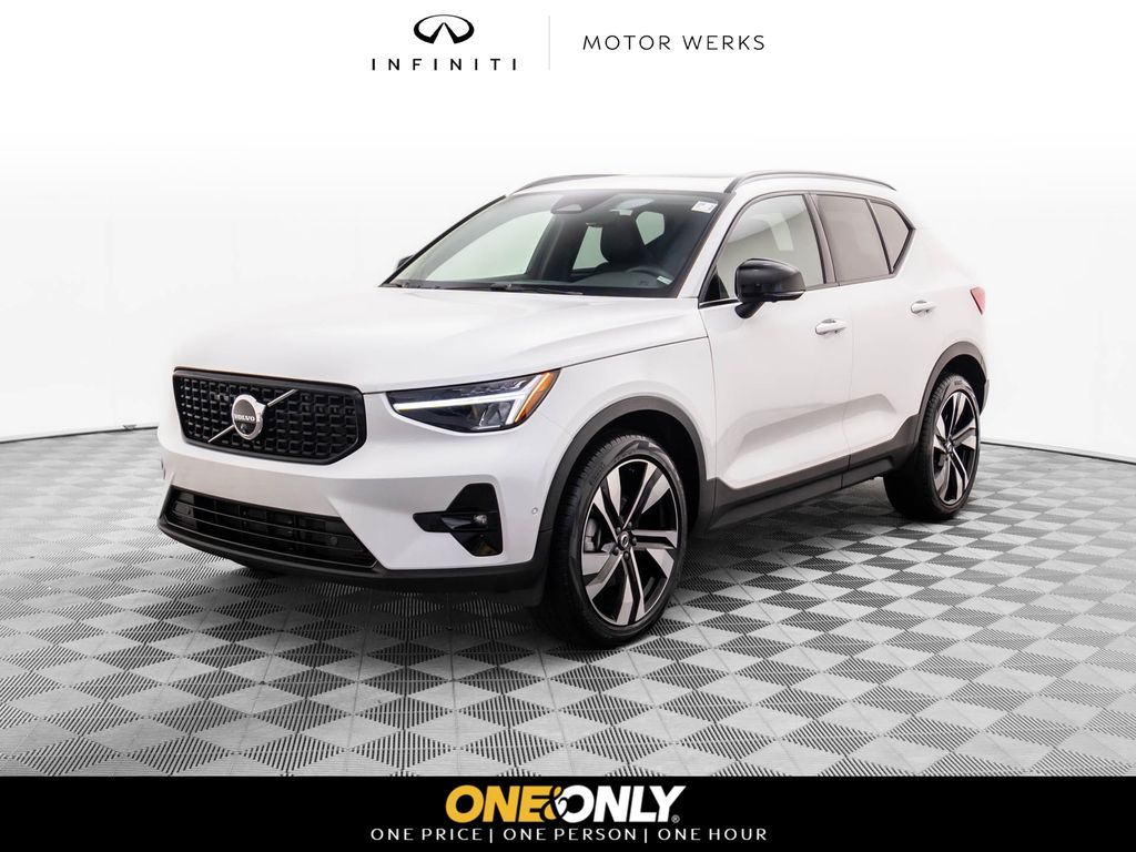 2025 Volvo XC40