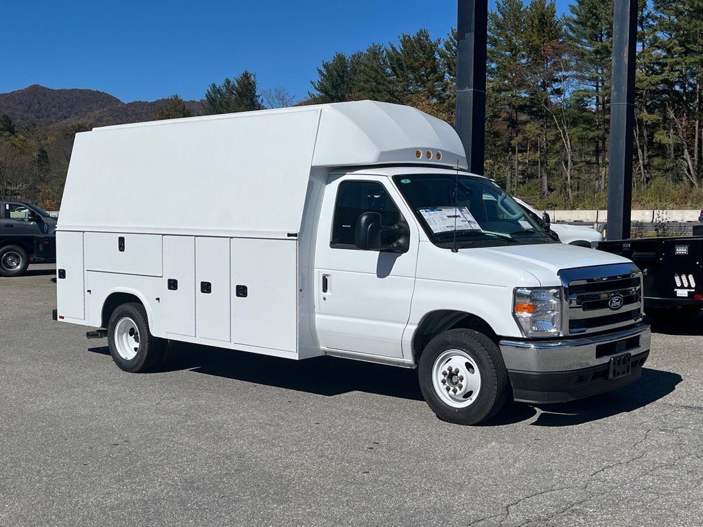 2026 Ford E-Series Cutaway E-350 SD