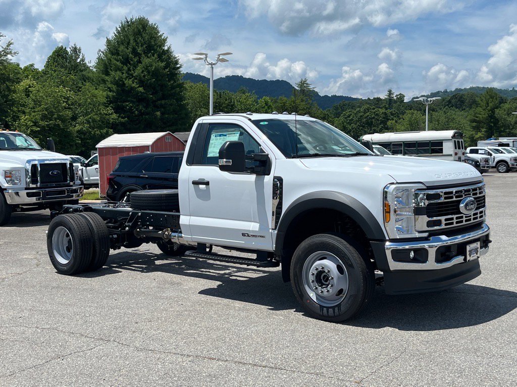 2025 Ford Super Duty F-600 DRW XL