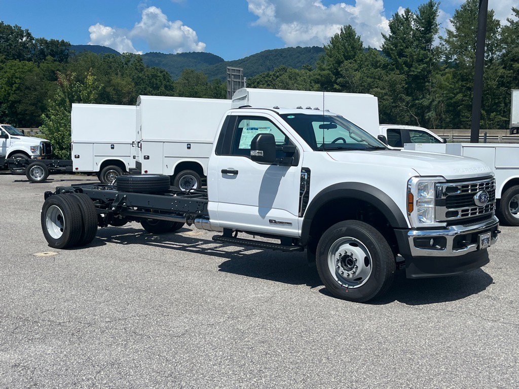 2025 Ford Super Duty F-600 DRW XL