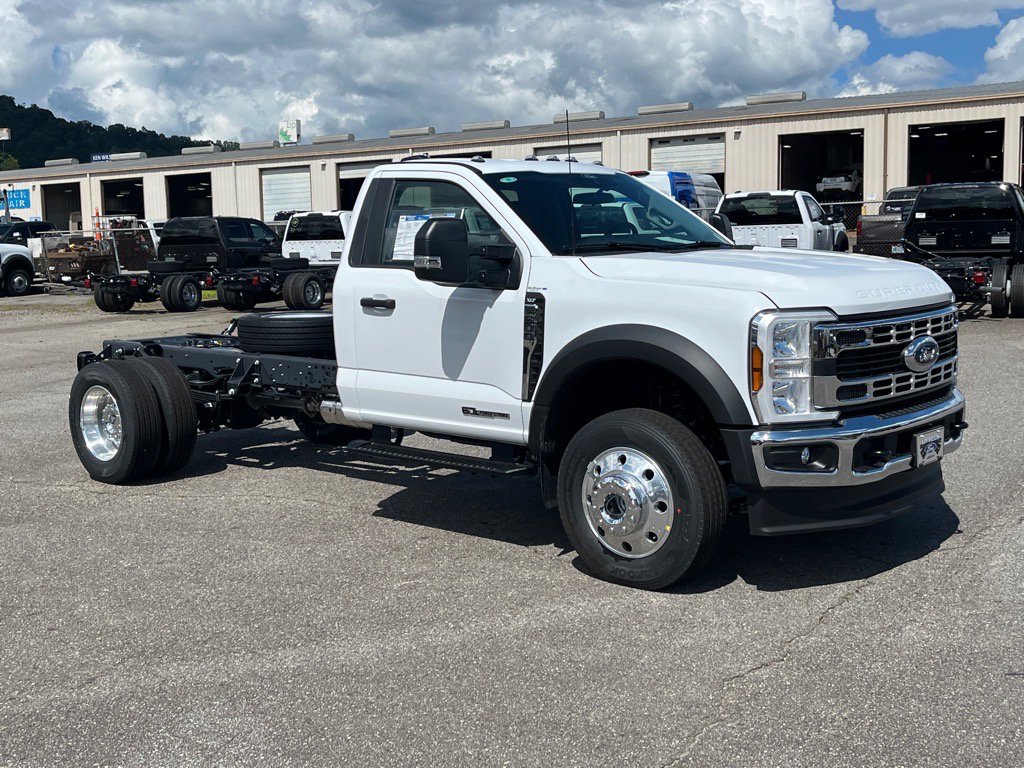 2025 Ford Super Duty F-600 DRW XLT