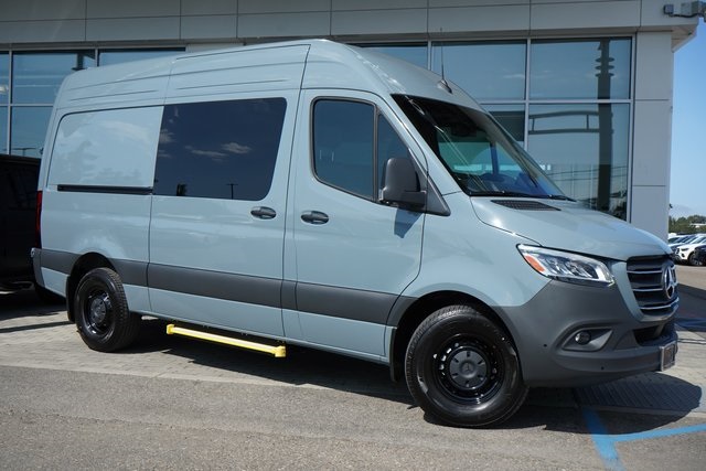 2025 Mercedes-Benz Sprinter Crew Van Crew 144 WB