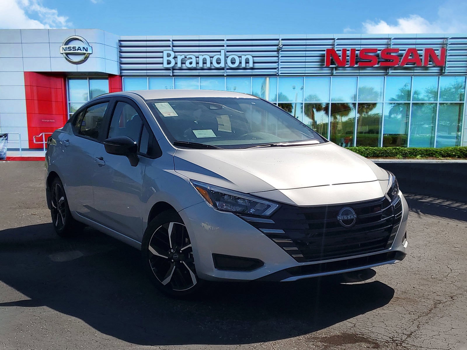 2025 Nissan Versa 1.6 SR