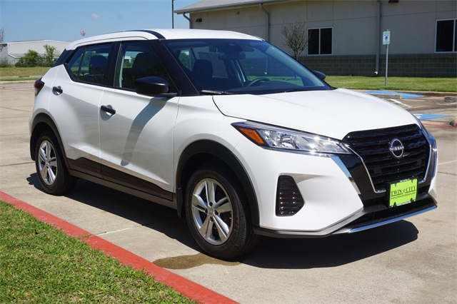 2025 Nissan Kicks Play