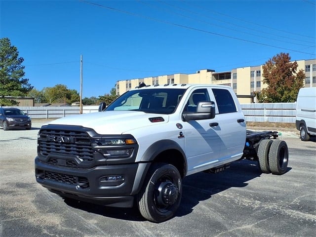2026 Ram 5500 Chassis Cab TRADESMAN  CREW  4X4 60' CA