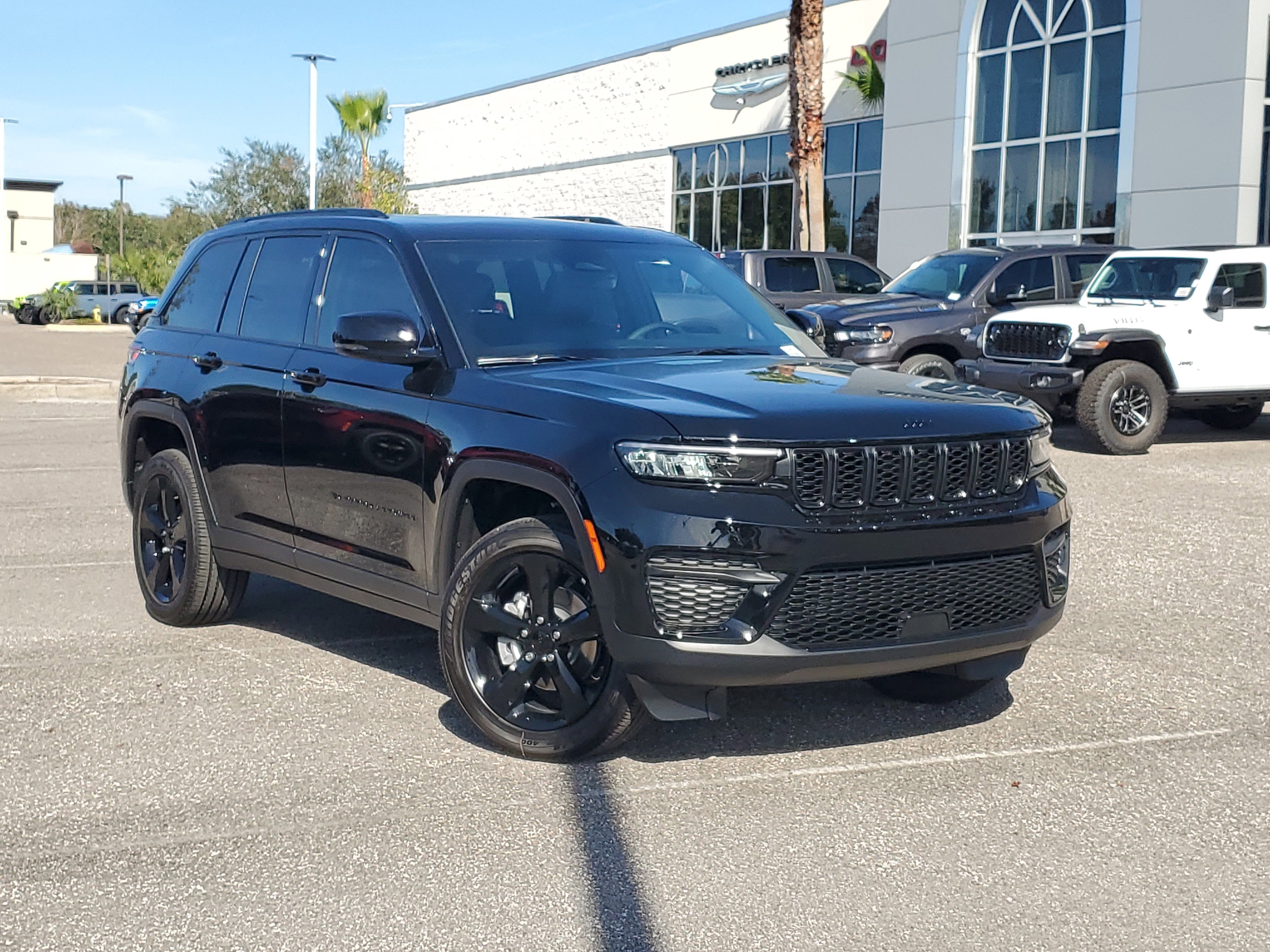 2025 Jeep Grand Cherokee Laredo