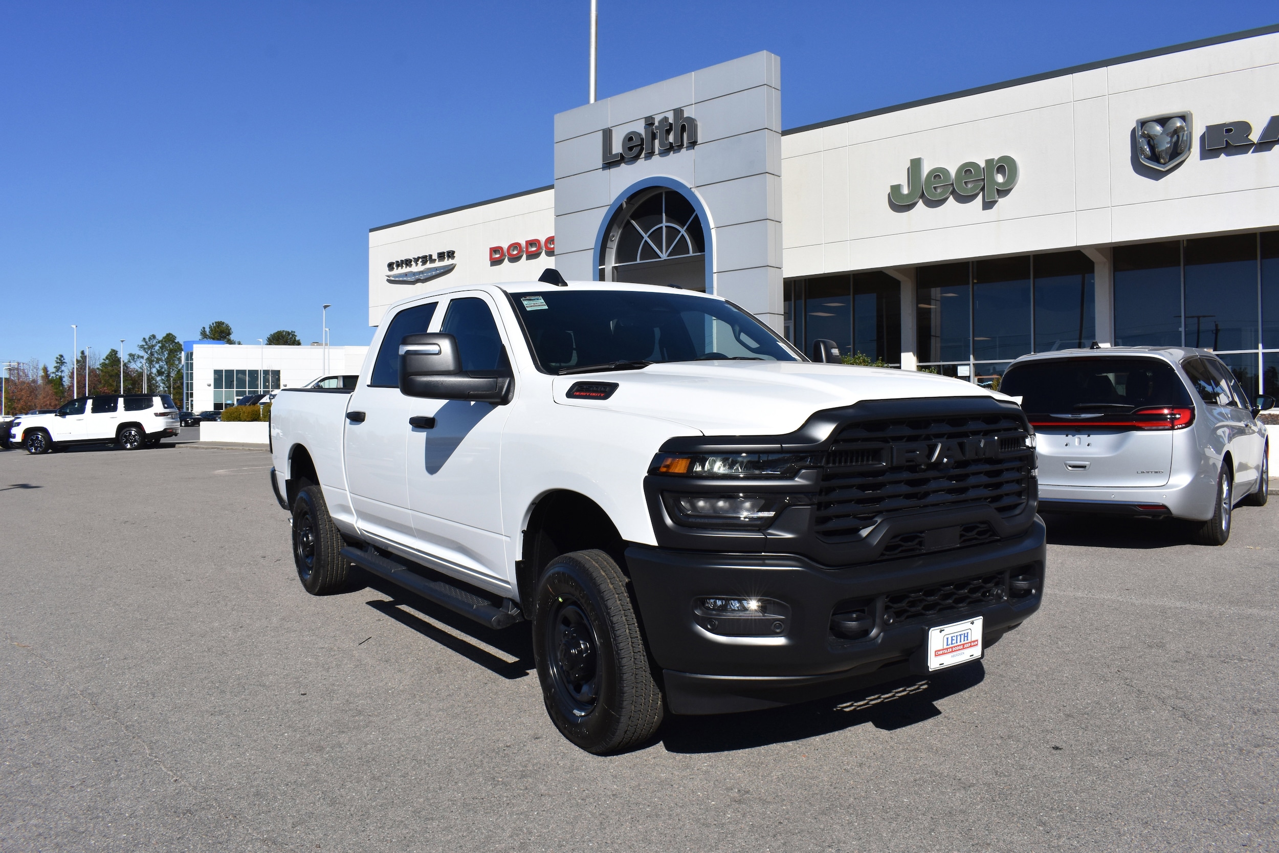 2026 Ram 2500 TRADESMAN CREW CAB 4X4 6'4 BOX