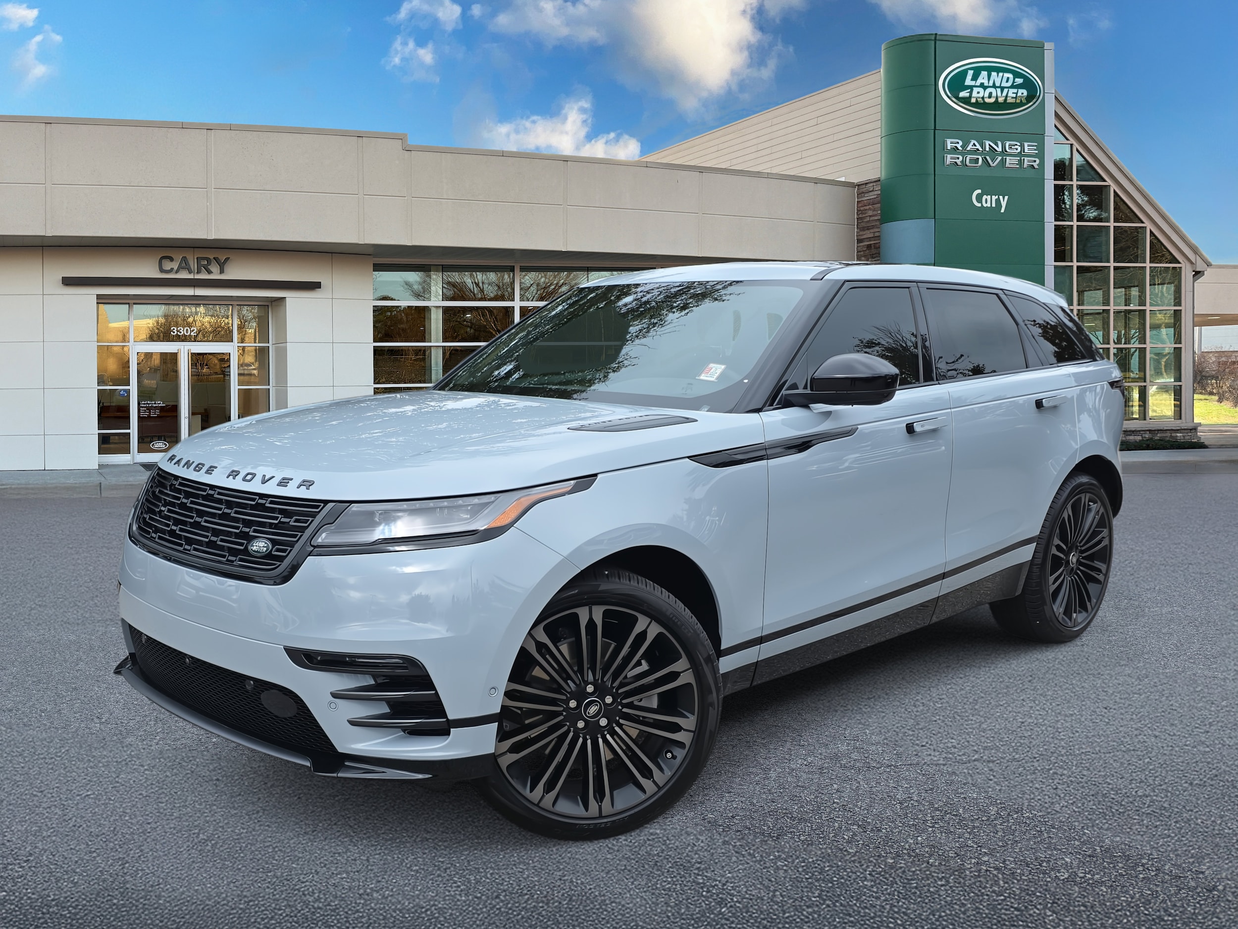 2026 Land Rover Range Rover Velar Dynamic SE