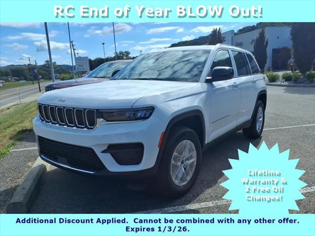 2025 Jeep Grand Cherokee GRAND CHEROKEE LAREDO X 4X4